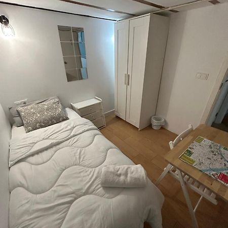 Airbhouse Private Rooms & Apartments Siviglia Esterno foto