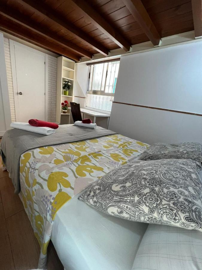 Airbhouse Private Rooms & Apartments Siviglia Esterno foto