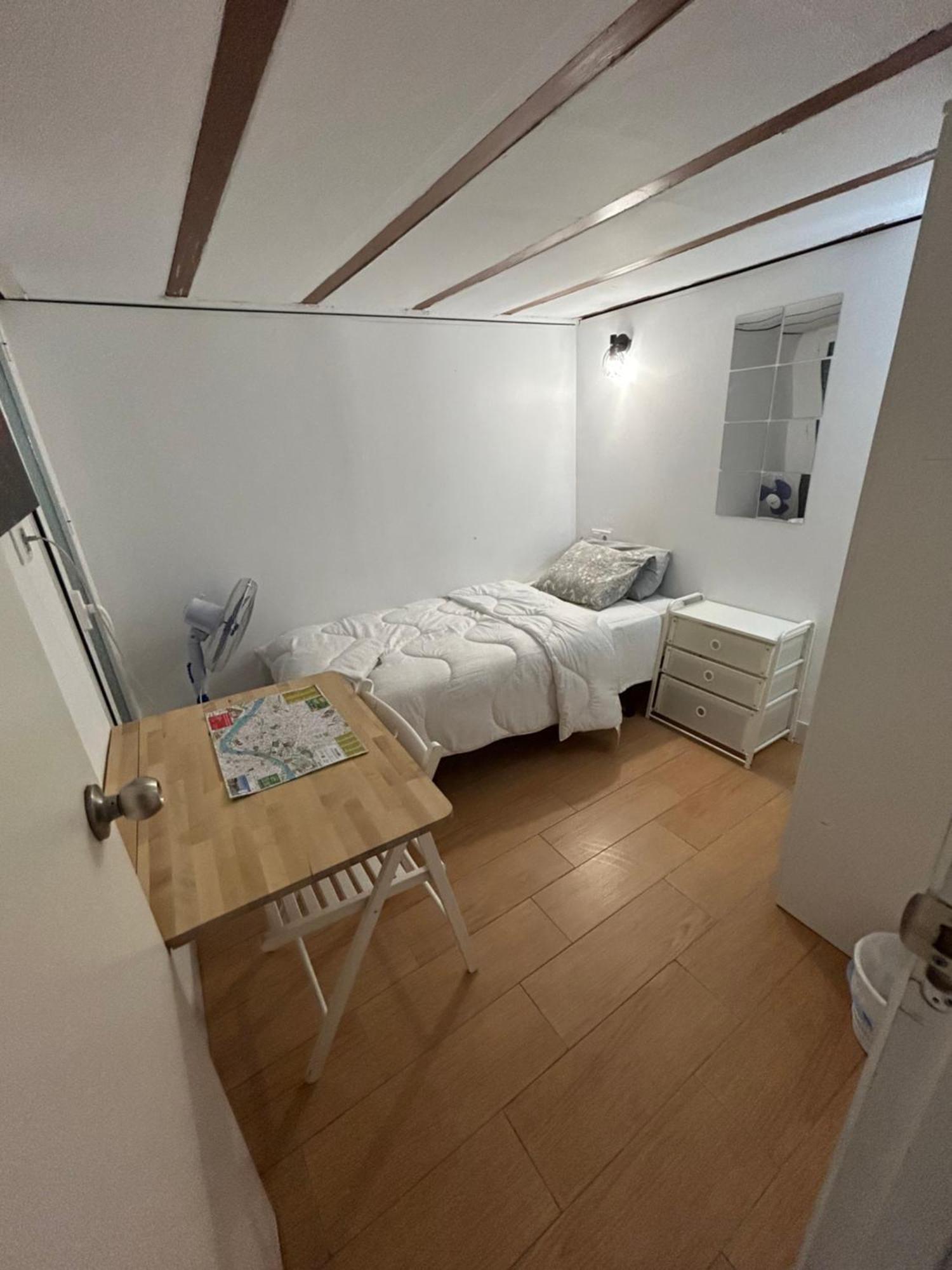 Airbhouse Private Rooms & Apartments Siviglia Esterno foto